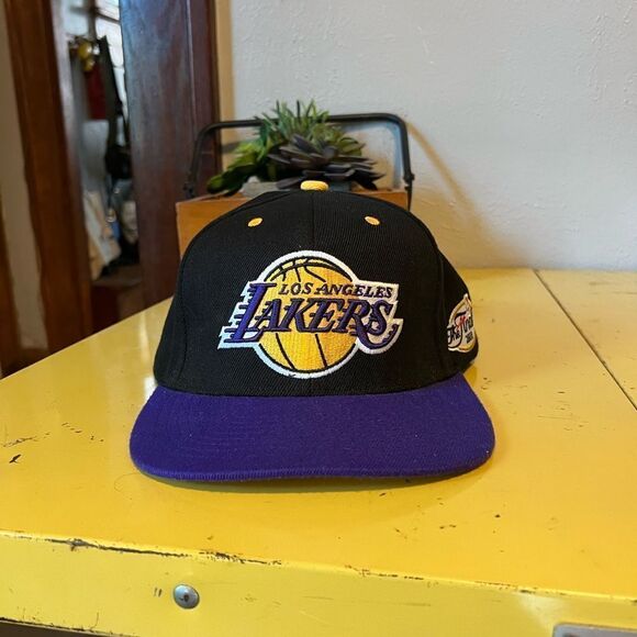 Los Angeles Lakers 2010 Finals Hat - Picture 1 of 5